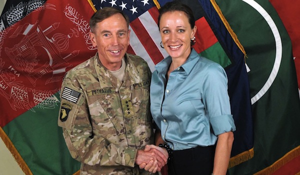Le Général Petraeus et Paula Broadwell