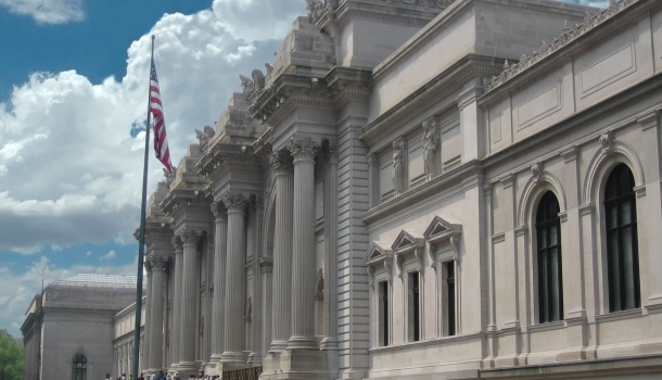 Image-Metropolitan_Museum_of_Art_entrance_NYC_NY