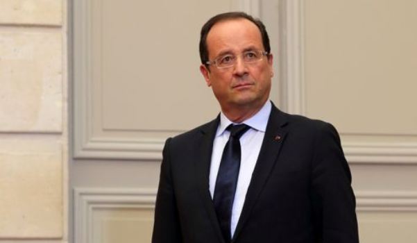 French President Francois Hollande attends a signing ceremony during a Franco-Spanish summit at the Elysee Palace in Paris, October 10, 2012. REUTERS/Philippe Wojazer (FRANCE - Tags: POLITICS)