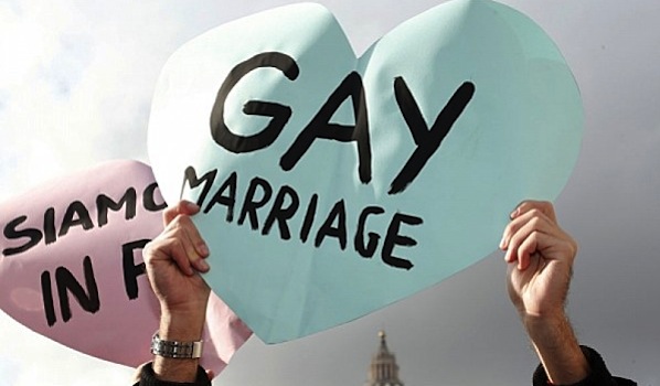 sem12dece-Z11-Des-activistes-manifestent-pour-le-mariage-ga