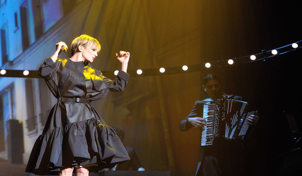Paris Patricia Kaas sings Edith Piaf live on stage at Le Trianon.