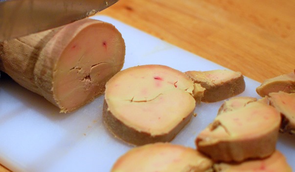 Cutting_foie_gras-2