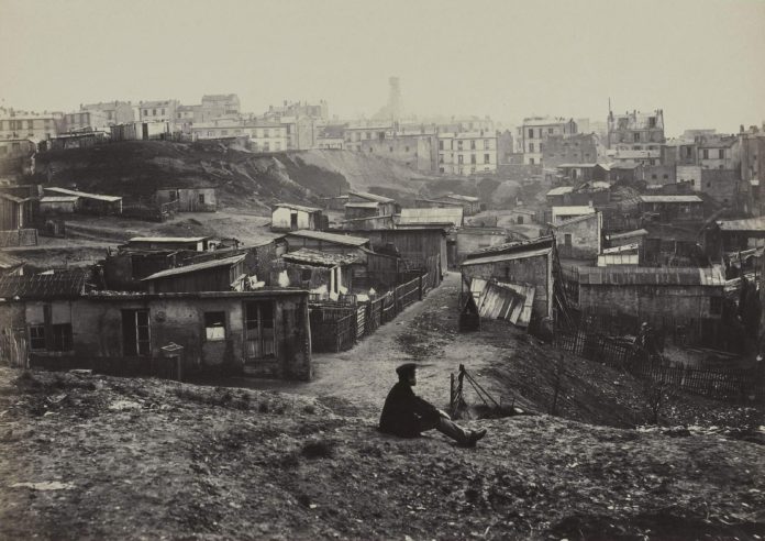 Charles Marville (1816-v.1878). Le haut de la rue Champlain, Paris (XXËme arr.). 1872. Paris, musÈe Carnavalet. Dimensions : 27 x 36,5 cm