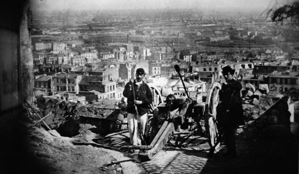 Barricade_rue_de_la_Bonne_Montmartre_Commune_Paris_1871