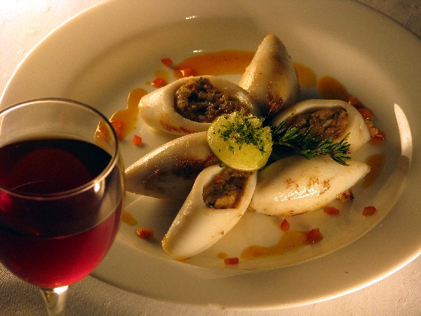 Red_Wine_&_Stuffed_Squid,_Calamari