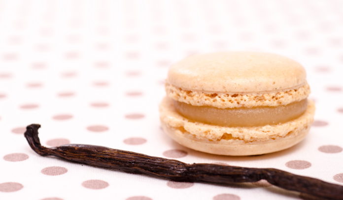 Vanilleschote und französische Spezialität Macaron