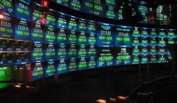 800px-NASDAQ_studio