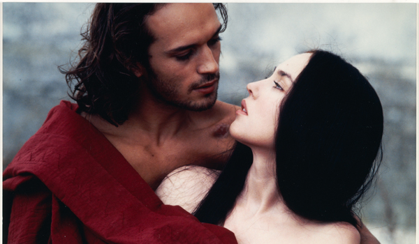 Vincent_Perez_and_Isabelle_Adjani_in_QUEEN_MARGOT_photo_courtesy_of_Cohen_Media_Group