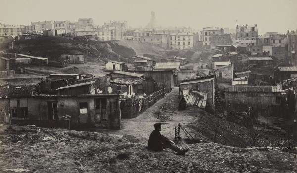 Charles Marville (1816-v.1878). Le haut de la rue Champlain, Paris (XXËme arr.). 1872. Paris, musÈe Carnavalet. Dimensions : 27 x 36,5 cm