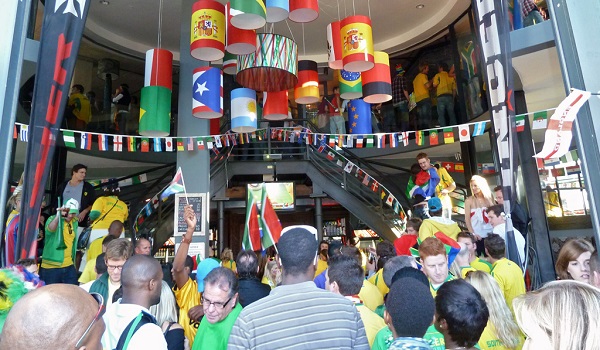 Temporary Sports Bar at 2010 FIFA World Cup South Africa Photo Coda 350 par 600