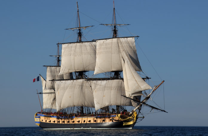 Historic Replica Ship Hermione Sets Sail For US - Fouras