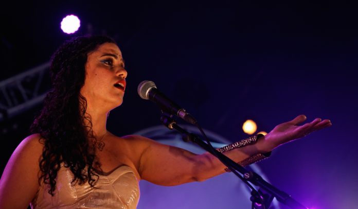 Emel_Mathlouthi_-_Festival_du_Bout_du_Monde_2012_-_016