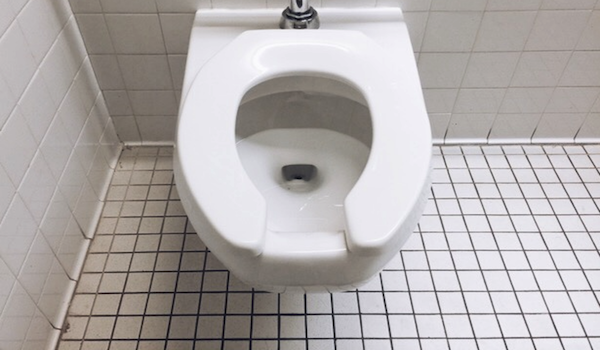 Pourquoi Y A T Il Autant D Eau Dans Les Toilettes Aux Usa