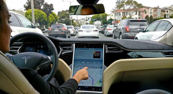 Mode auto pilot Tesla