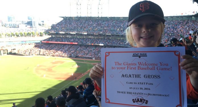 Agathe, 4 ans, à son premier match des SF Giants