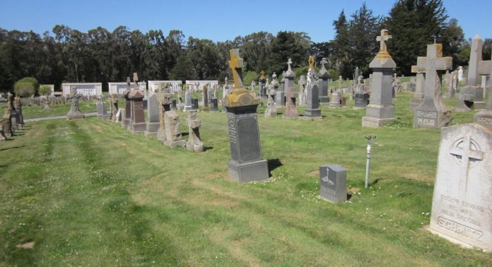 Un des cimetières de Colma, où sont enterrés les morts de San Francisco
