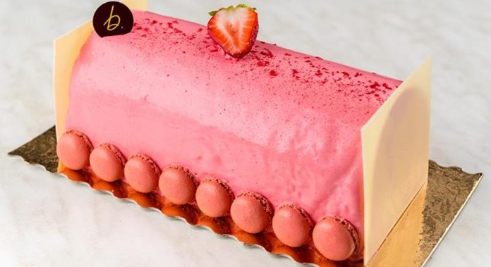 La bûche aux fraises de chez B. Patisserie. Crédit: Albert Law