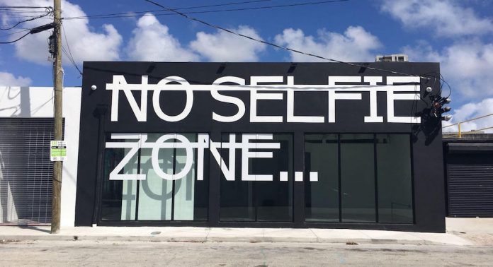 No Selfie Zone mural