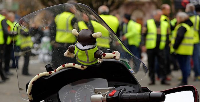 Gilets Jaunes Furie Décomposition De Leurope Pour La