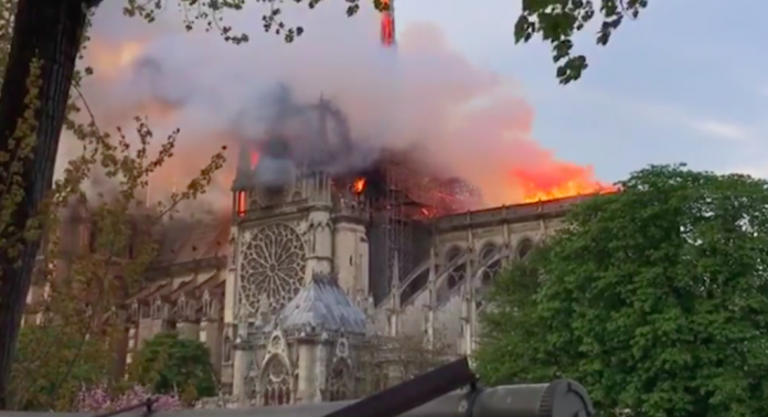 Notre Dame en feu