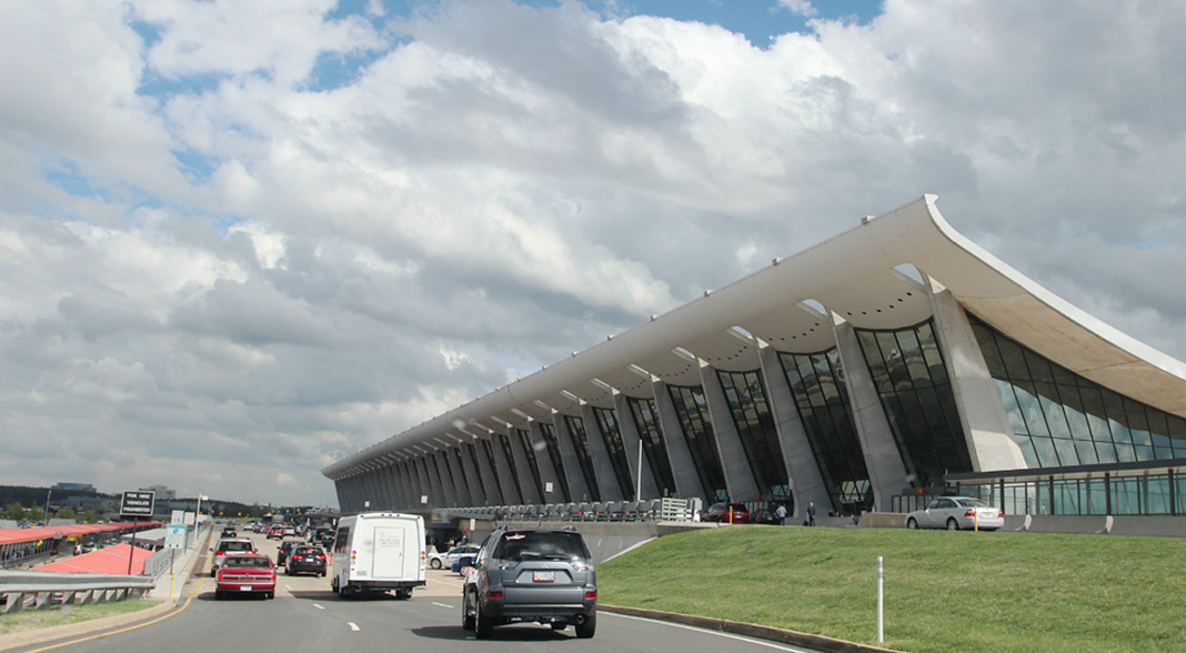 "Dulles" by viviandnguyen_ is licensed under CC BY-SA 2.0