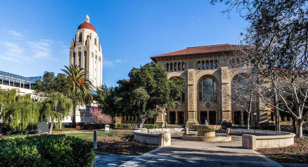 Le campus de l'université Stanford et la tour Hoover, à Palo Alto © Diego Grandi - Shutterstock