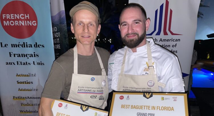Matthieu Bettant (à gauche) et Olivier Rizk, les gagnants du concours Best Baguette & Croissant de Floride 2022 © Grégory Durieu