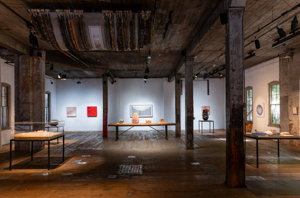 Camille de Galbert à l'Invisible Dog «Je ne réduis pas la cire, je la