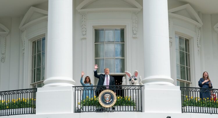 Melania et Donald Trump lors de la chasse à l'oeuf de 2019. (Official White House Photo par Andrea Hanks)