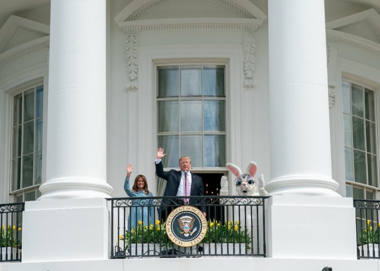 Melania et Donald Trump lors de la chasse à l'oeuf de 2019. (Official White House Photo par Andrea Hanks)